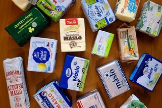Nový mega test 18 másel (říjen 2026): Vyhrála levná kostka z internetu za 150 kč/kg. Dělají si "prémioví" výrobci srandu?